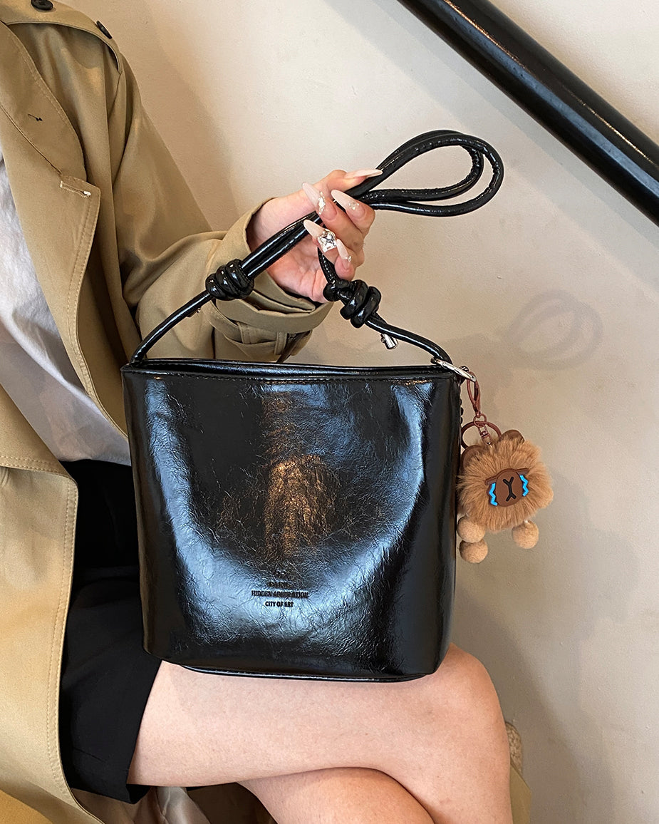 Black women bucket bag with pendant