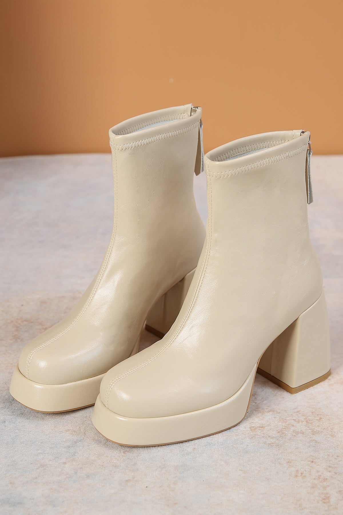 White Platform Ankle Boots in Shiny Leather for a Modern Look